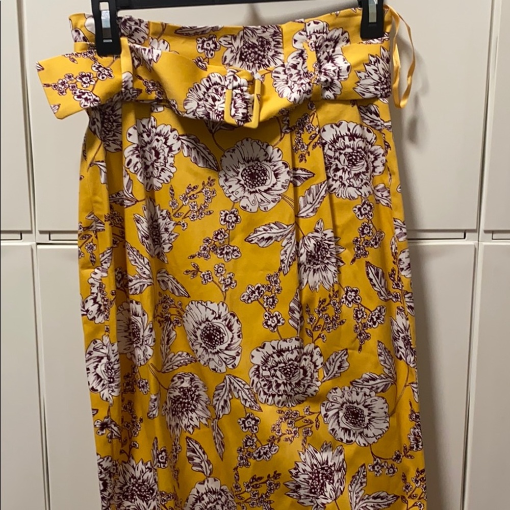 Belted Knee-length pencil skirt